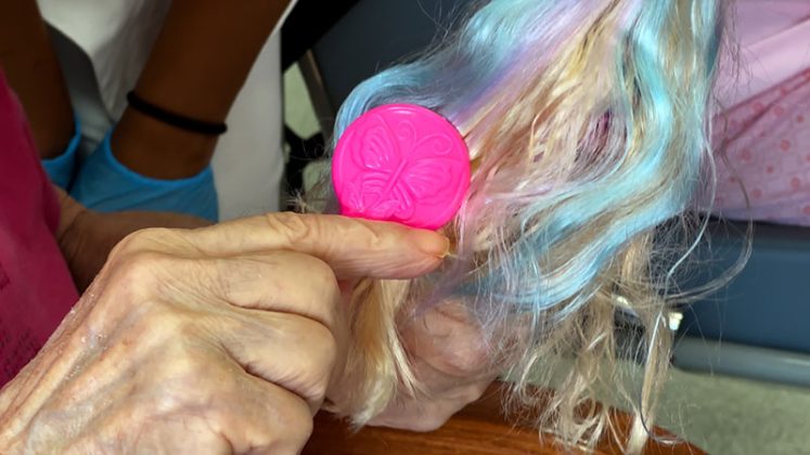 Barbie protagonista della "Doll Therapy" al nucleo Alzheimer della RSA San Raffaele di Campi Salentina - Corriere Salentino