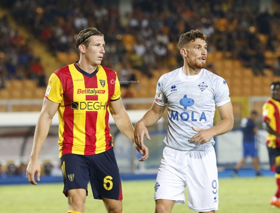 Lecce, buona la prima: batte il Como di misura e passa il turno. Ora testa al campionato - Corriere Salentino