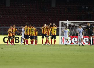 Lecce, buona la prima: batte il Como di misura e passa il turno. Ora testa al campionato