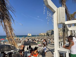 Reportage agostano nel Salento: da Torre dell’Orso a Gallipoli, fino a Santa Maria di Leuca con prezzi accessibili, ombrelloni convenienti e pasti a pochi euro - Corriere Salentino