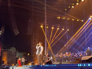 Il Concertone della Notte della Taranta celebra le donne, Mannoia esalta la pizzica contaminata: meno tamburi più sviolinate. Tananai e Arisa non deludono. Brunori canta in grico - Corriere Salentino