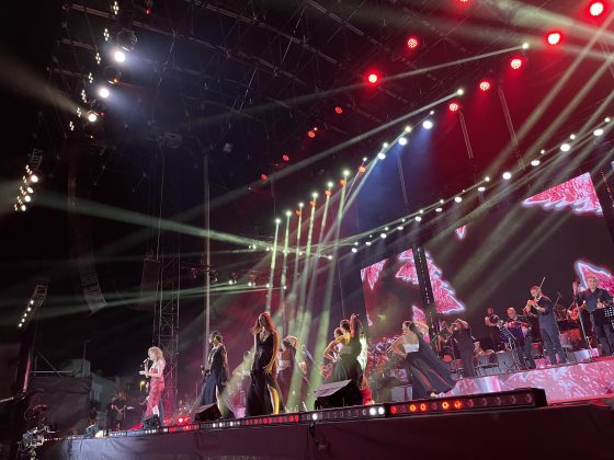 Il Concertone della Notte della Taranta celebra le donne, Mannoia esalta la pizzica contaminata: meno tamburi più sviolinate. Tananai e Arisa non deludono. Brunori canta in grico - Corriere Salentino