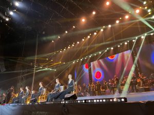 Il Concertone della Notte della Taranta celebra le donne, Mannoia esalta la pizzica contaminata: meno tamburi più sviolinate. Tananai e Arisa non deludono. Brunori canta in grico - Corriere Salentino