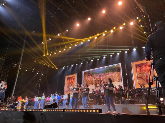 Il Concertone della Notte della Taranta celebra le donne, Mannoia esalta la pizzica contaminata: meno tamburi più sviolinate. Tananai e Arisa non deludono. Brunori canta in grico - Corriere Salentino