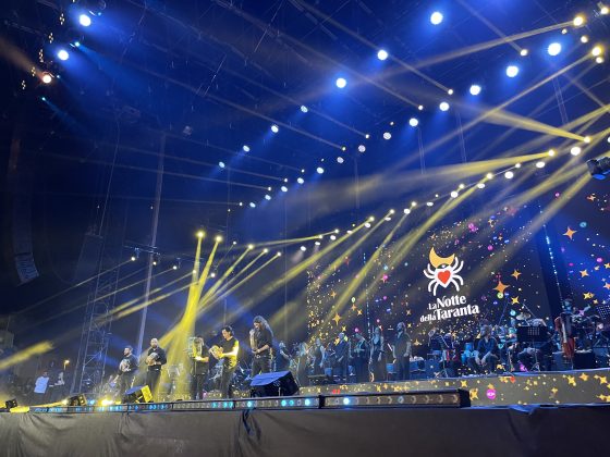 Il Concertone della Notte della Taranta celebra le donne, Mannoia esalta la pizzica contaminata: meno tamburi più sviolinate. Tananai e Arisa non deludono. Brunori canta in grico - Corriere Salentino