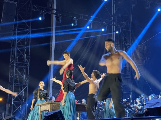 Il Concertone della Notte della Taranta celebra le donne, Mannoia esalta la pizzica contaminata: meno tamburi più sviolinate. Tananai e Arisa non deludono. Brunori canta in grico - Corriere Salentino