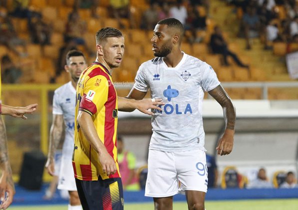 Lecce, buona la prima: batte il Como di misura e passa il turno. Ora testa al campionato - Corriere Salentino