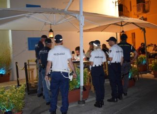 Stretta sulla “malamovida” a Gallipoli: arresti, denunce e sequestri di tavoli e sedie piazzate abusivamente