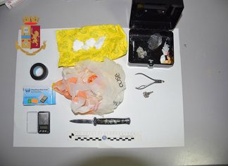 In giro nel centro di Lecce con cocaina e soldi, in casa altra droga e materiale vario “sotto chiave”: denunciato