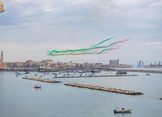 L’Aeronautica Militare ringrazia l’Italia, sorvolo delle Frecce Tricolori nella regione pugliese