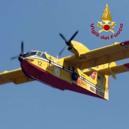 Brucia il Salento, canadair in azione a Rivabella - Corriere Salentino