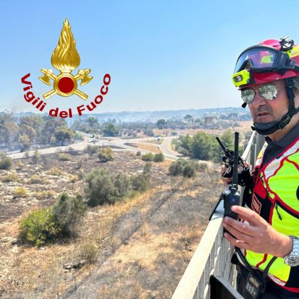 Brucia il Salento, canadair in azione a Rivabella - Corriere Salentino