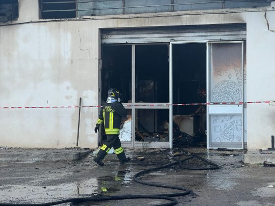 Rogo nel centro cottura, danni ingenti: all'origine un probabile cortocircuito - Corriere Salentino