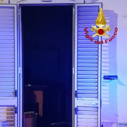 Doppio incendio distrugge fast food e danneggia abitazione: si indaga per accertare le cause - Corriere Salentino