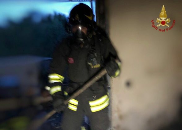 Doppio incendio distrugge fast food e danneggia abitazione: si indaga per accertare le cause - Corriere Salentino
