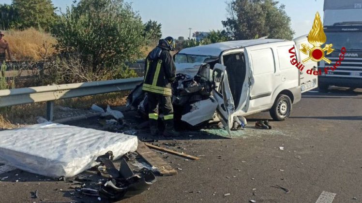 Tremendo schianto tra camion e Fiorino, liberato dalle lamiere un 40enne: "codice rosso" al Fazzi - Corriere Salentino