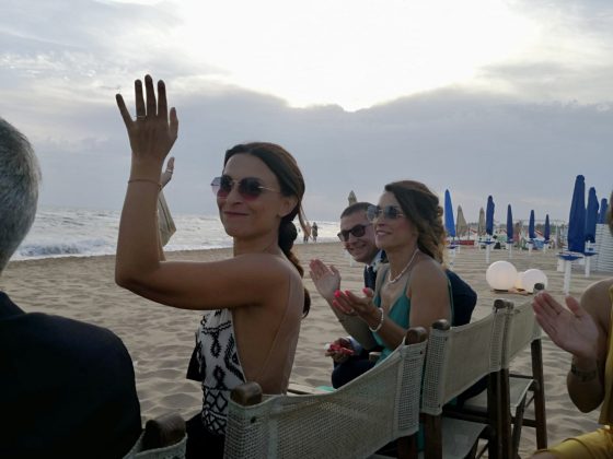 Sposarsi in spiaggia anche in autunno. A Lido Venere come in California - Corriere Salentino