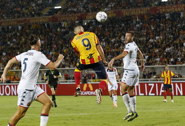 Una “magia” di Oudin piega il Genoa: secondo posto e Via del Mare in estasi - Corriere Salentino