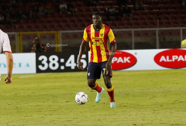 Una “magia” di Oudin piega il Genoa: secondo posto e Via del Mare in estasi - Corriere Salentino