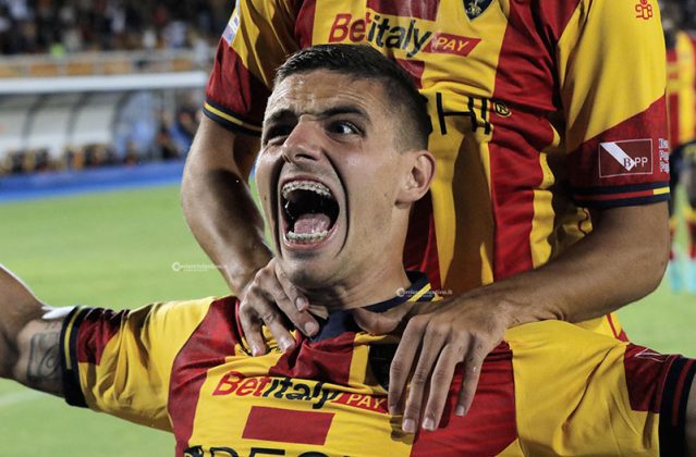 Krstovic la sblocca, Strefezza la chiude: il Lecce batte anche la Salernitana - Corriere Salentino