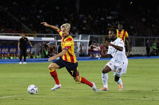 Krstovic la sblocca, Strefezza la chiude: il Lecce batte anche la Salernitana - Corriere Salentino