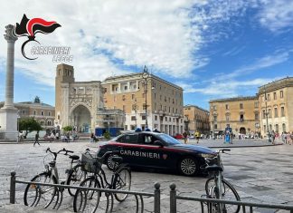 Furti di biciclette, ladro immortalato dalle telecamere: scatta un arresto