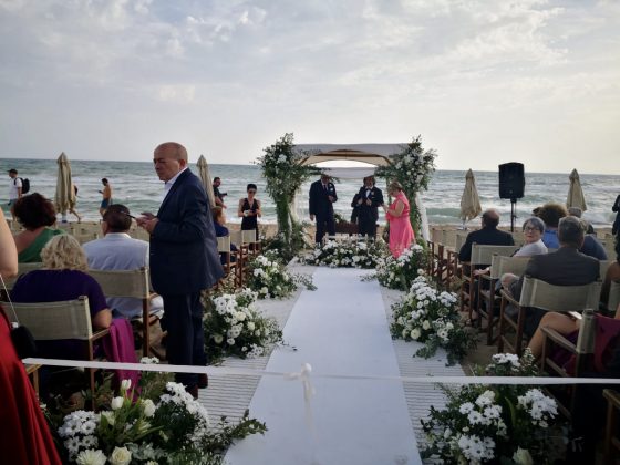 Sposarsi in spiaggia anche in autunno. A Lido Venere come in California - Corriere Salentino