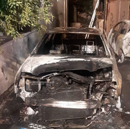 Notte di fuoco nel basso Salento, distrutte le auto di una famiglia: danni anche a tettoia e muri esterni - Corriere Salentino