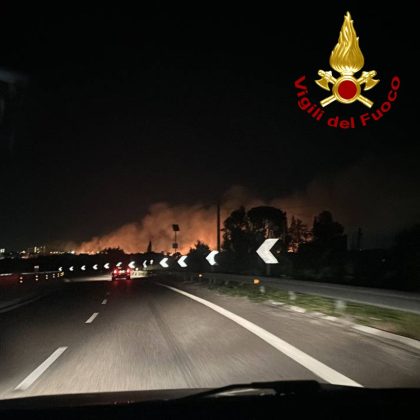 Ancora roghi nel Salento, brucia il boschetto Buia tra Lequile e Lecce: incendio spento dopo 6 ore - Corriere Salentino