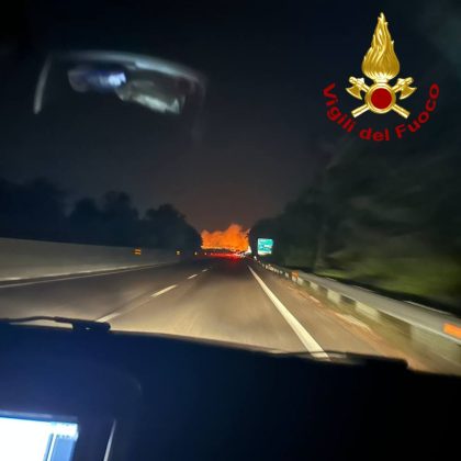 Ancora roghi nel Salento, brucia il boschetto Buia tra Lequile e Lecce: incendio spento dopo 6 ore - Corriere Salentino