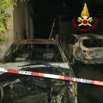Notte di fuoco nel basso Salento, distrutte le auto di una famiglia: danni anche a tettoia e muri esterni - Corriere Salentino