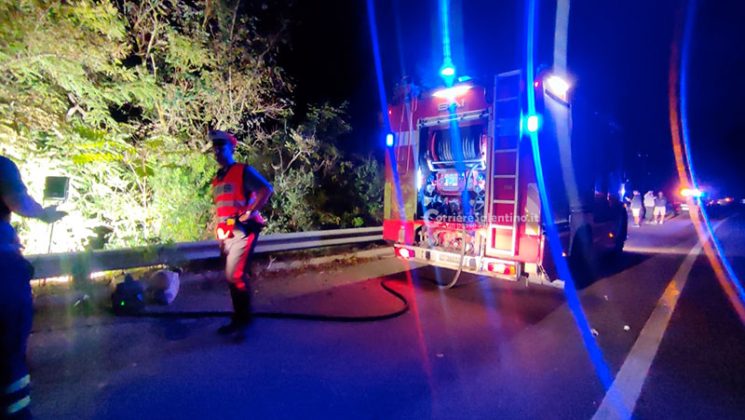 Prima lo schianto, poi l'auto prende fuoco: uomo muore carbonizzato  - Corriere Salentino