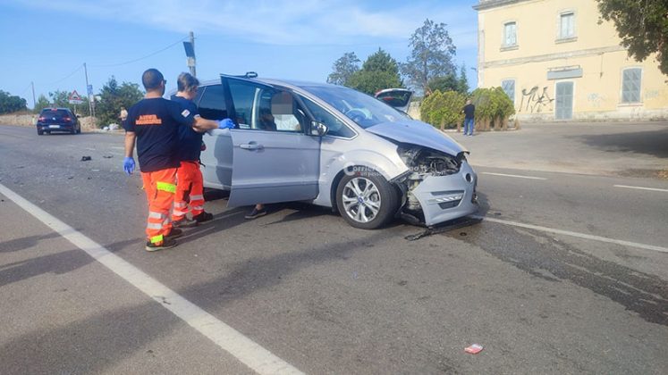 Violento impatto all'incrocio sulla statale 275: tre feriti trasportati in ospedale - Corriere Salentino
