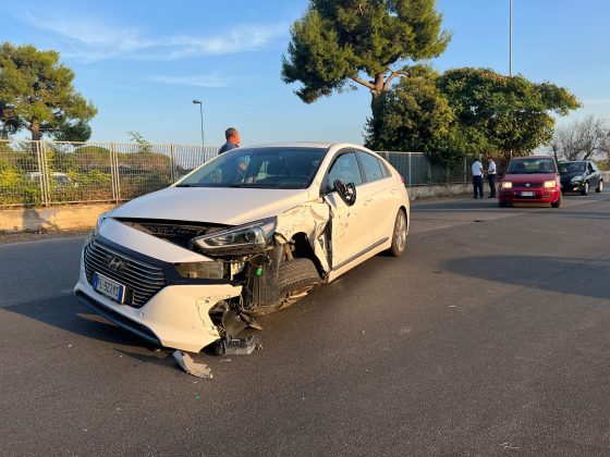 Scontro tra auto e moto sulla provinciale: padre e figlia trasportati in ospedale - Corriere Salentino