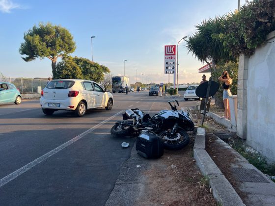 Scontro tra auto e moto sulla provinciale: padre e figlia trasportati in ospedale - Corriere Salentino