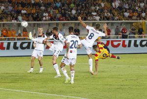 Una “magia” di Oudin piega il Genoa: secondo posto e Via del Mare in estasi - Corriere Salentino