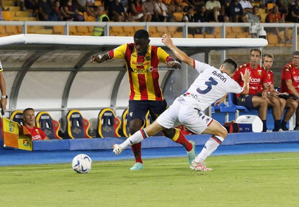 Una “magia” di Oudin piega il Genoa: secondo posto e Via del Mare in estasi - Corriere Salentino