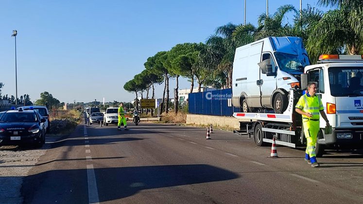 Sangue sulla 275, tampona il rimorchio di un tir e muore tra le lamiere - Corriere Salentino