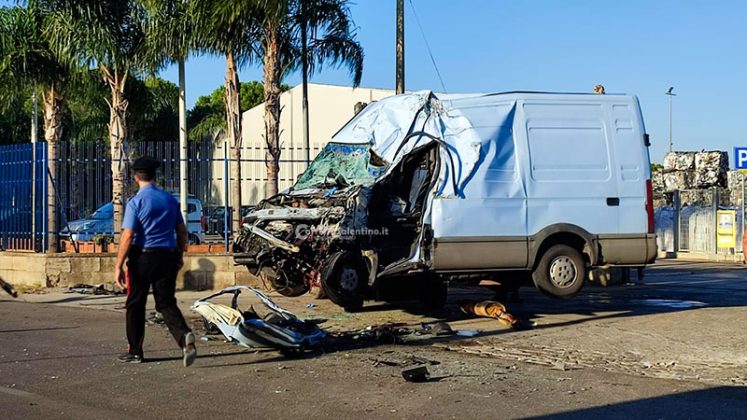 Sangue sulla 275, tampona il rimorchio di un tir e muore tra le lamiere - Corriere Salentino