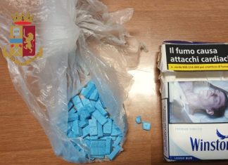 Nelle tasche oltre 60 pasticche di anfetamina, scattano i domiciliari per un 24enne
