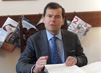 Pericolo di pali cadenti a Taviano, il sindaco Tanisi minaccia querela alla Tim