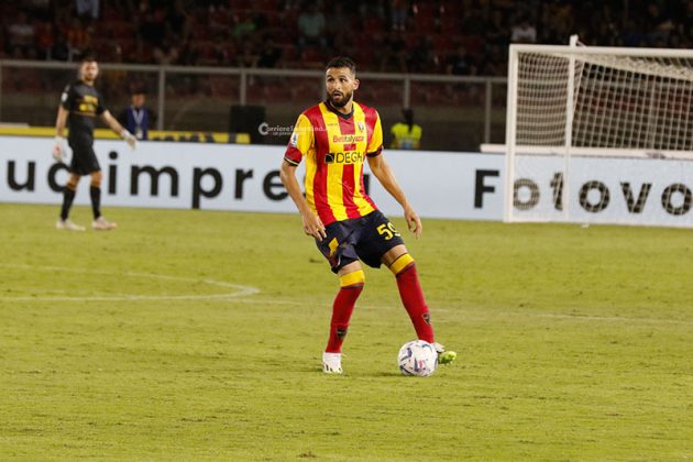 Una “magia” di Oudin piega il Genoa: secondo posto e Via del Mare in estasi - Corriere Salentino