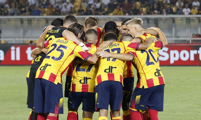 Una “magia” di Oudin piega il Genoa: secondo posto e Via del Mare in estasi - Corriere Salentino