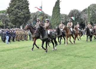 Grande sfilata per i duecento anni della scuola di Cavalleria, parata nazionale
