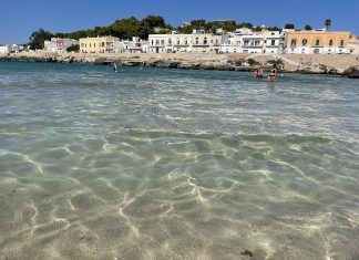 I vacanzieri del weekend in spiaggia non si fermano a ottobre. Il milleproroghe salva la destagionalizzazione, ma la burocrazia l’ammazza