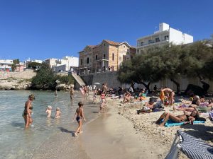 I vacanzieri del weekend in spiaggia non si fermano a ottobre. Il milleproroghe salva la destagionalizzazione, ma la burocrazia l’ammazza - Corriere Salentino