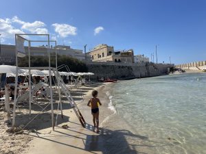 I vacanzieri del weekend in spiaggia non si fermano a ottobre. Il milleproroghe salva la destagionalizzazione, ma la burocrazia l’ammazza - Corriere Salentino