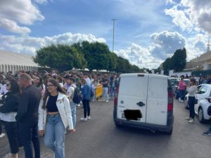 A caccia della “fissità” di un posto in Comune: 11.600 aspiranti per 35 posti con stipendio modesto. Caos parcheggi e traffico a Lecce, problema bagni pubblici - Corriere Salentino