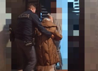 Esce di notte e vaga per il paese, la polizia rintraccia 93enne e la riaccompagna a casa