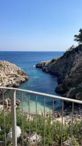 Anche le domeniche di ottobre si passano in spiaggia nel Salento: l’abbraccio magico delle piccole baie - Corriere Salentino